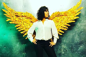 Weiche und humorvolle Synchronstimme