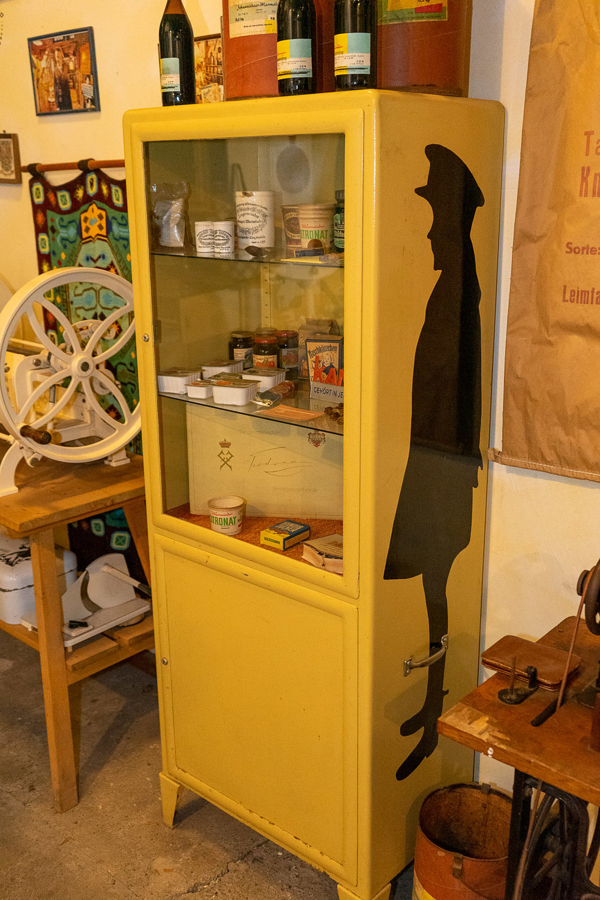 Arzneischrank 1940/50