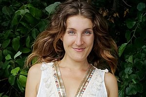 Weiblich, nachhaltige Produktionen, 28 Jahre