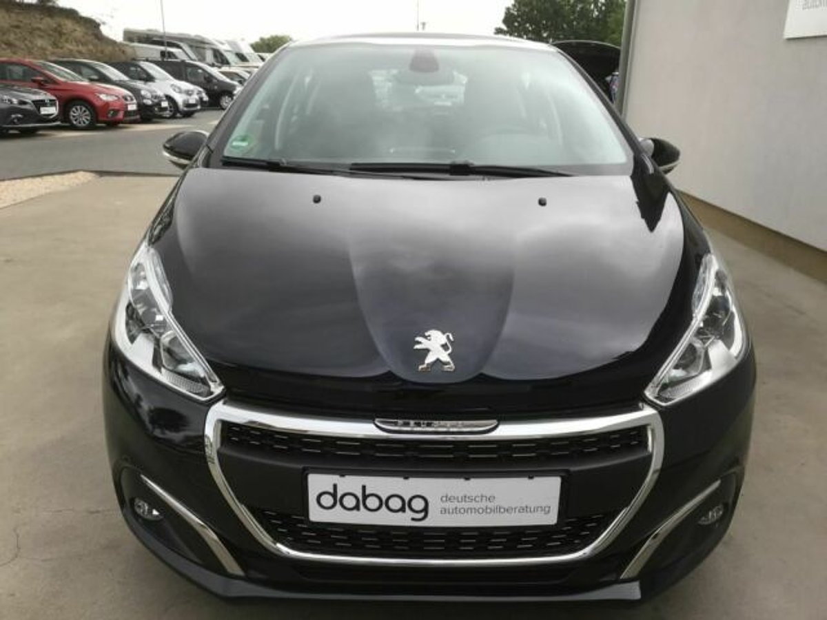 Peugeot 208 PureTech 110 Stop & Start EAT6 Signature