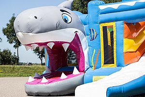 Hüpfburg Hai