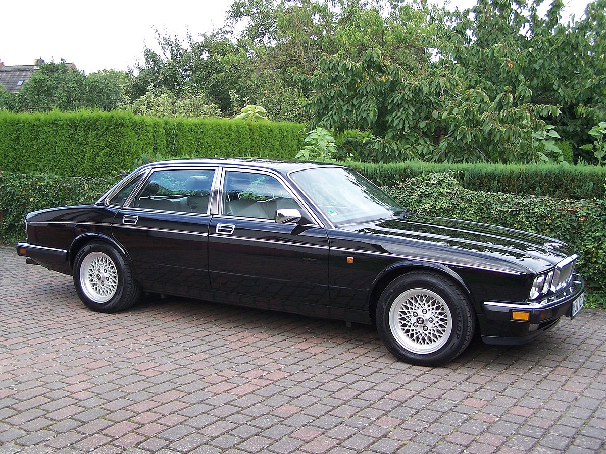 englisches Auto, Fast-Oldtimer, Jaguar XJ 81 Daimler Double Six