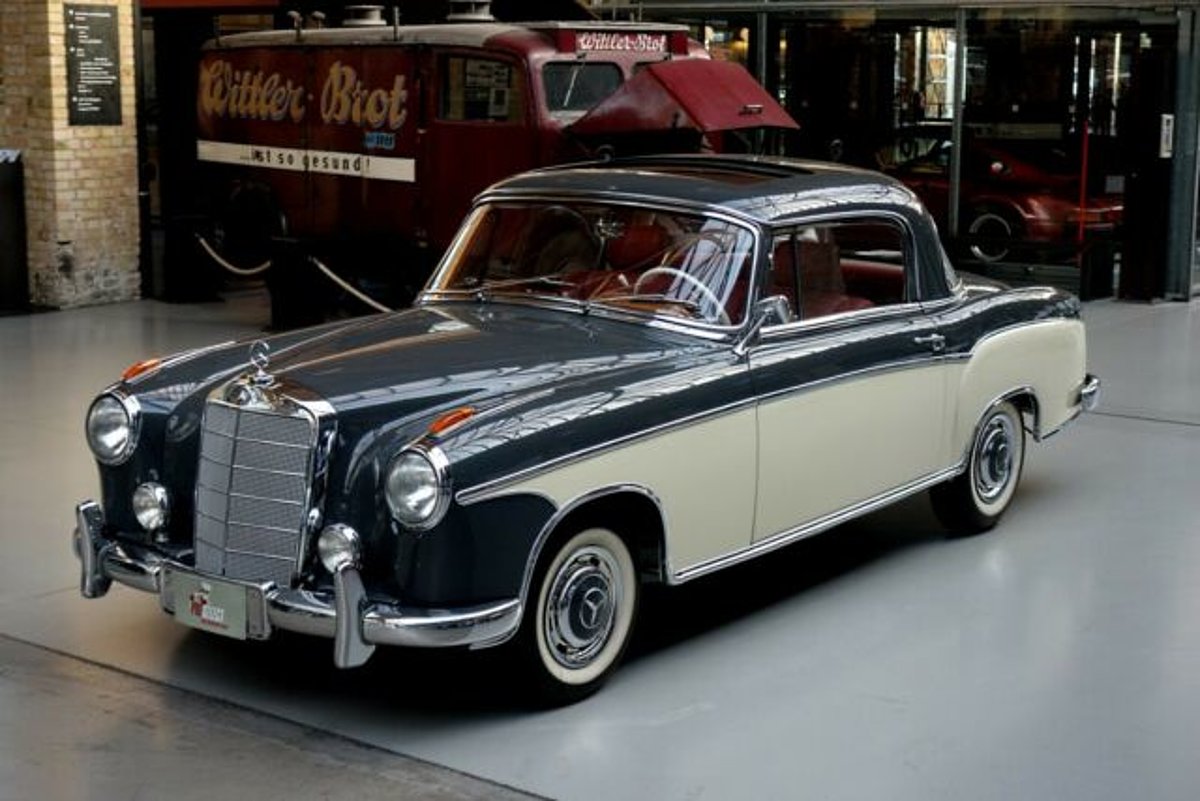 Mercedes-Benz 220 S Coupé mit SD