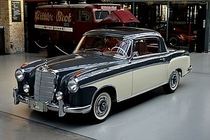 Mercedes-Benz 220 S Coupé mit SD