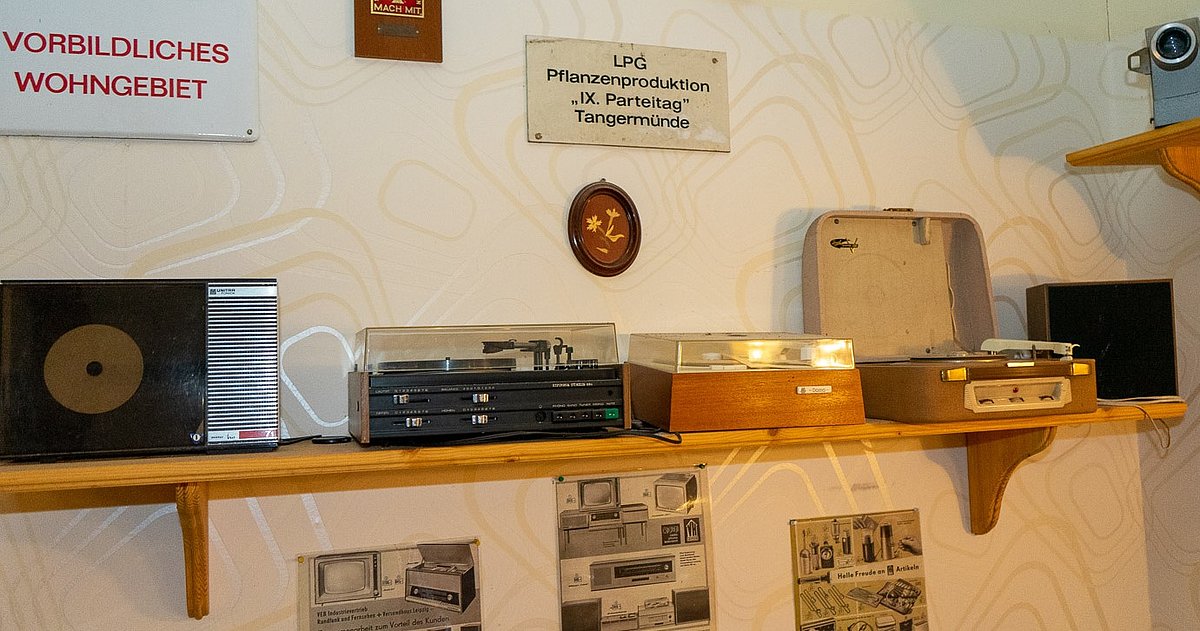 verschiedene Schallplattenspieler DDR