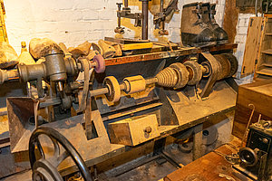 Ausputzmaschine (Schuhmacher) um 1920