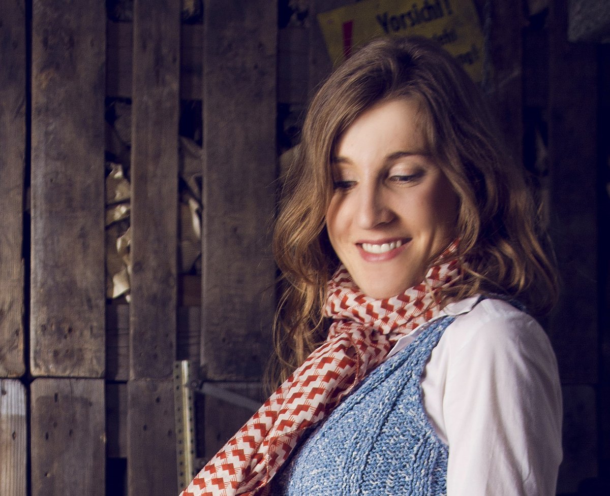 Weiblich, nachhaltige Produktionen, 28 Jahre