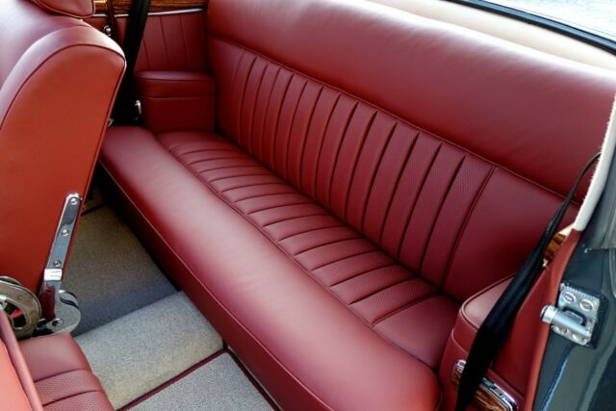 Mercedes-Benz 220 S Coupé mit SD