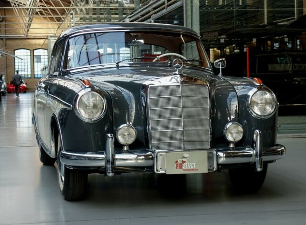 Mercedes-Benz 220 S Coupé mit SD