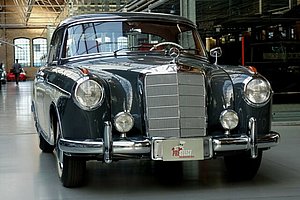 Mercedes-Benz 220 S Coupé mit SD