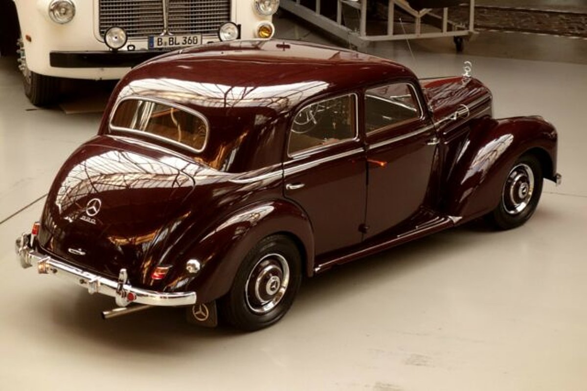 Mercedes-Benz 220 W187