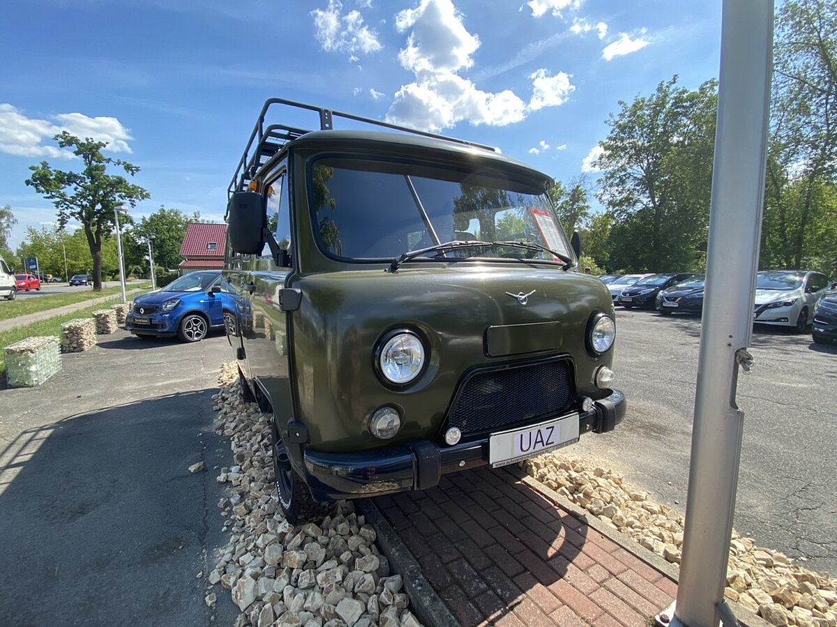 UAZ Geländebus 4x4 TROPHY