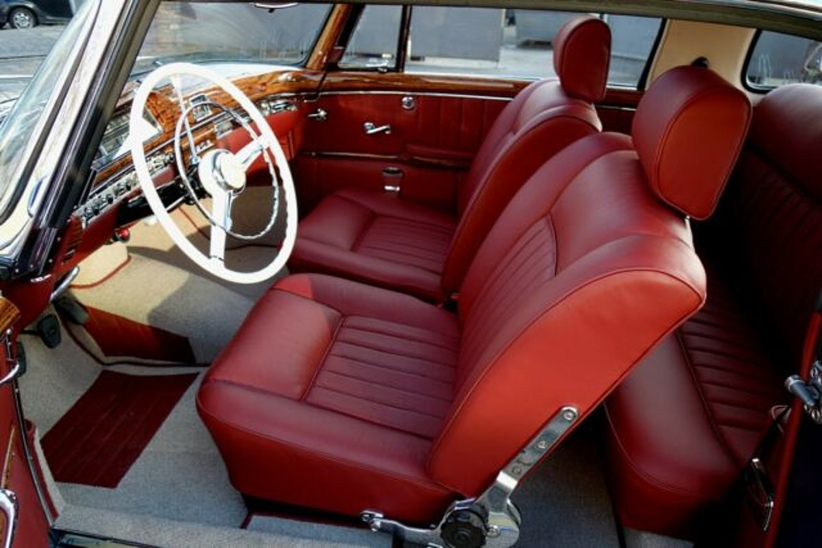 Mercedes-Benz 220 S Coupé mit SD