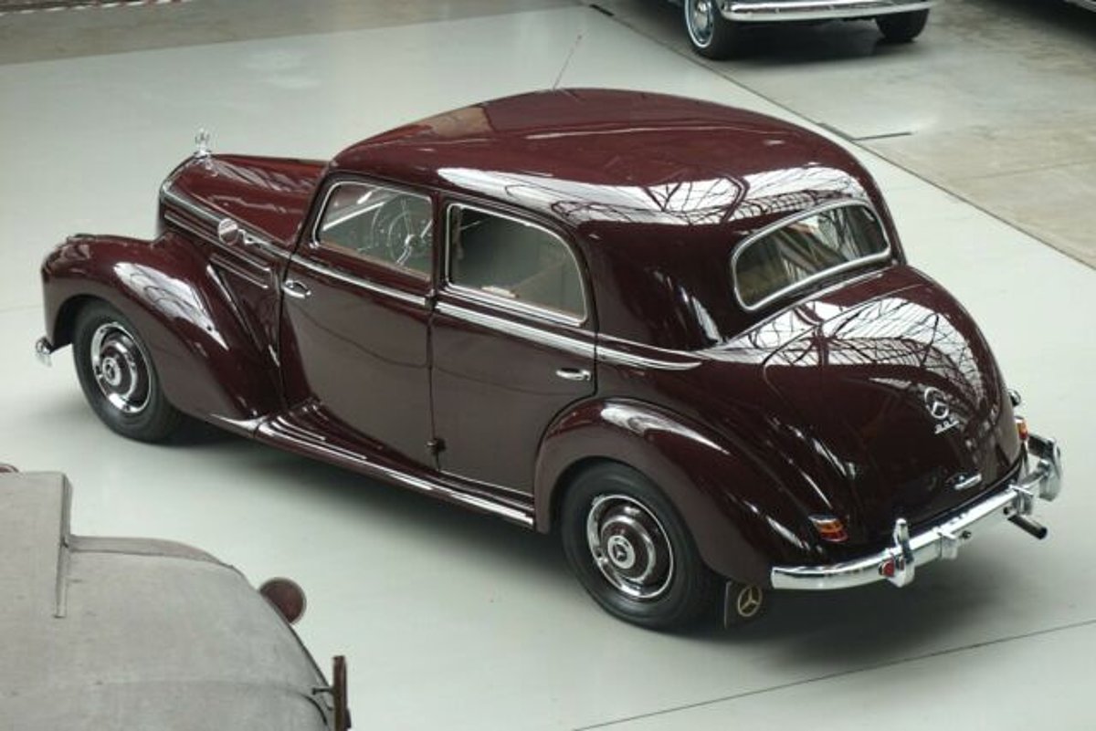 Mercedes-Benz 220 W187
