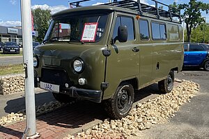 UAZ Geländebus 4x4 TROPHY