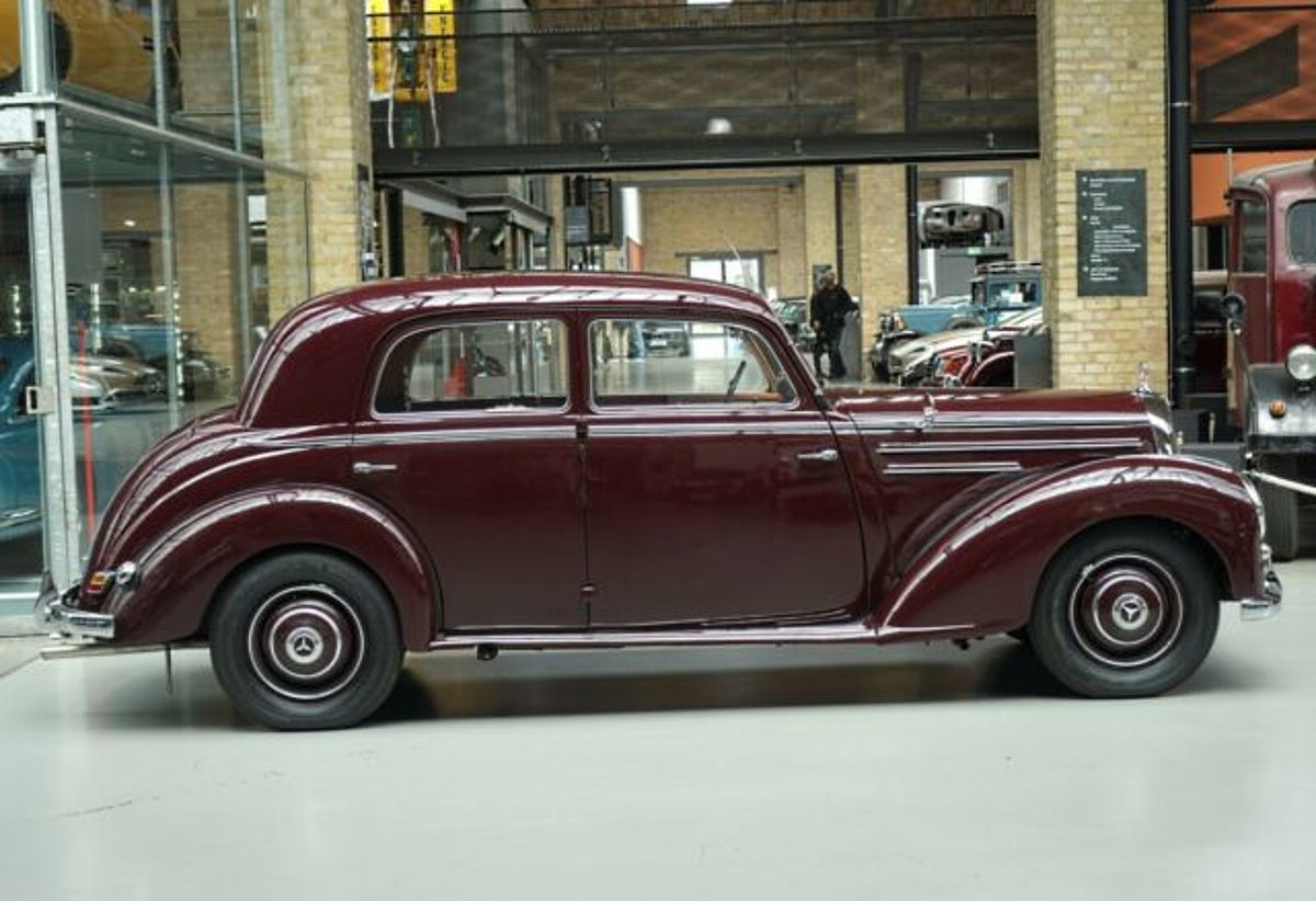 Mercedes-Benz 220 W187